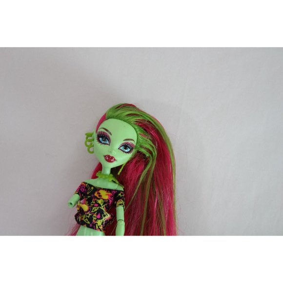 Monster High Venus McFlytrap Doll w/ clothes Missing Arm Jewelry Shoes 89902 - Picture 3 of 8
